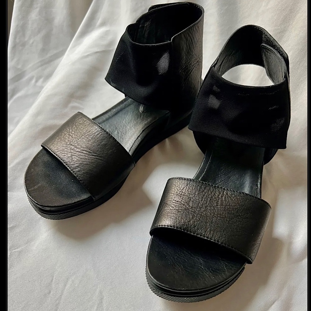Eileen Fisher Spree Sport Sandal- Black pebble leather and mesh, size 8.